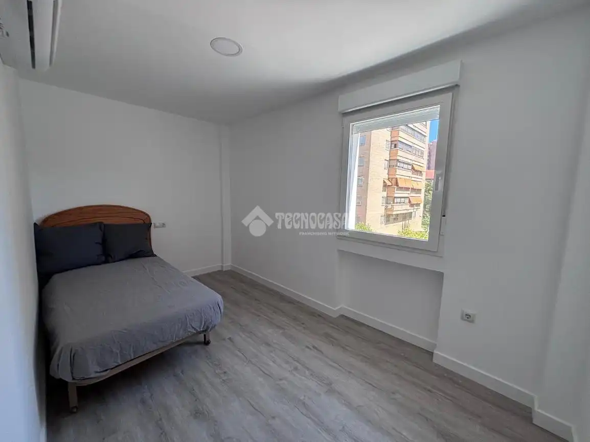 Bedroom of Flat for sale in Madrid