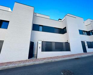 Exterior view of Single-family semi-detached to rent in Tres Cantos  with Air Conditioner and Terrace