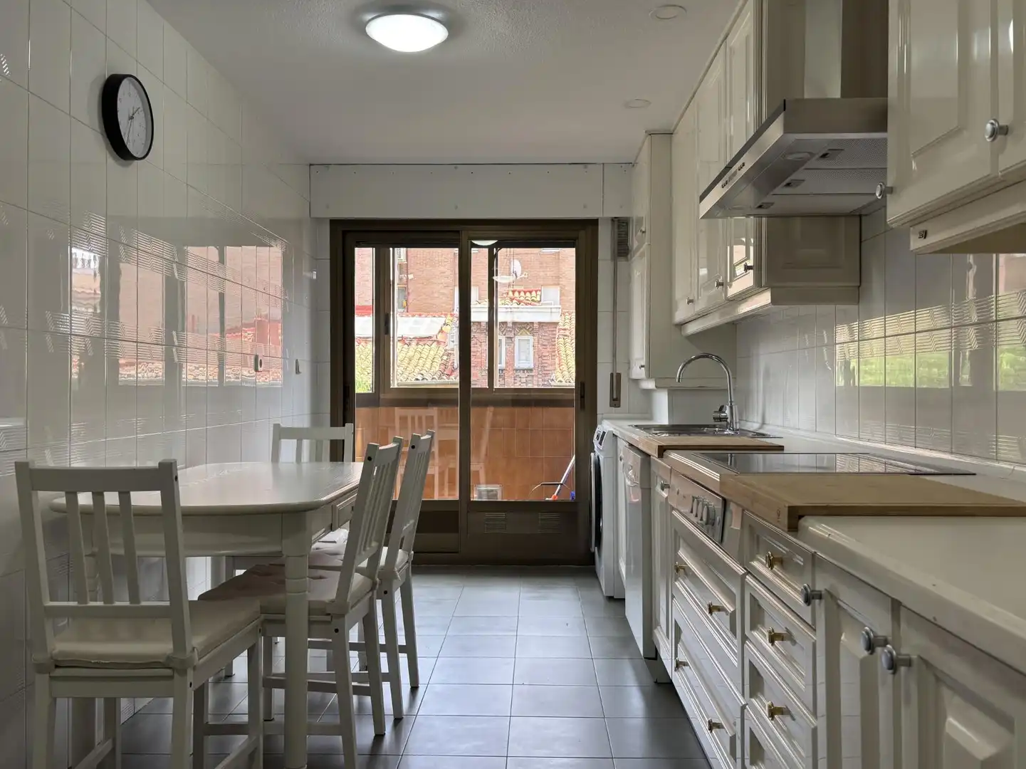 Kitchen of Flat for rent in Madrid  with Air Conditioner, Heating and Parquet flooring
