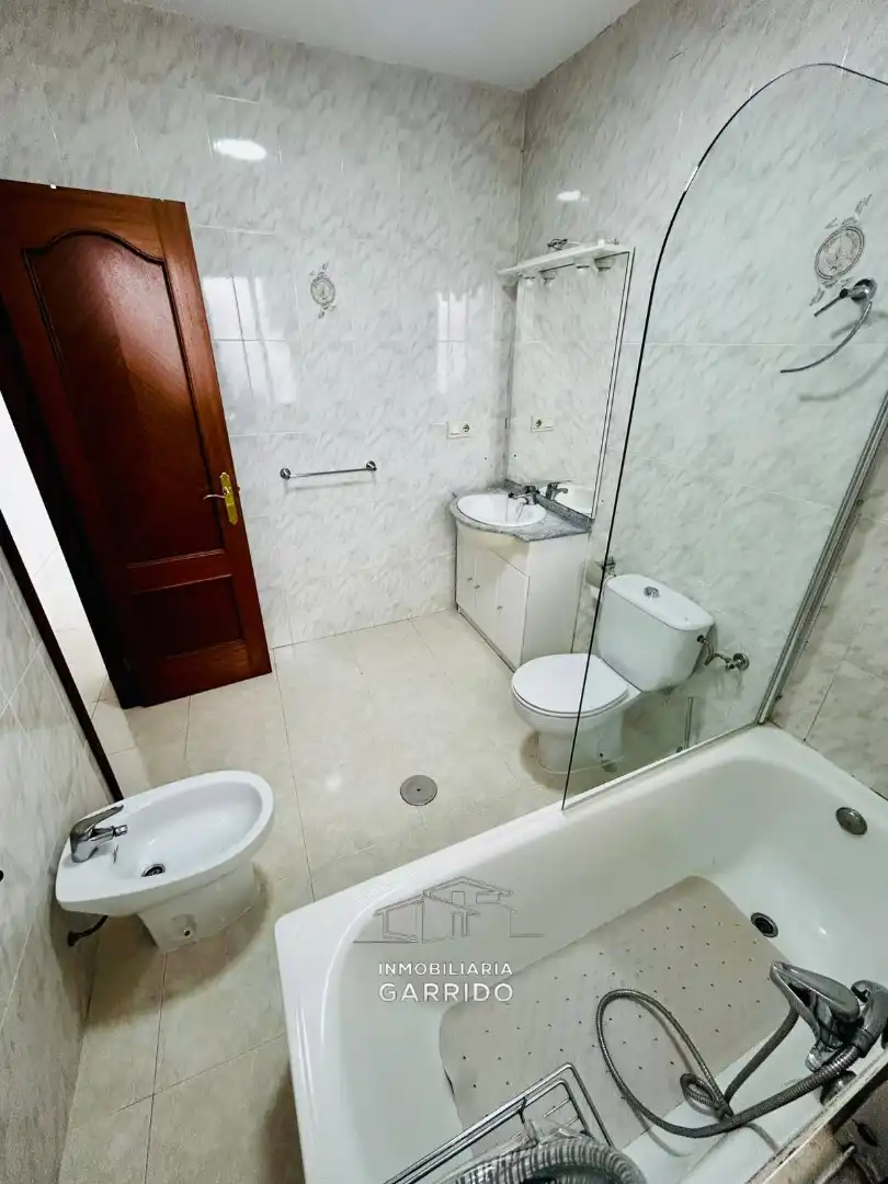 Bathroom of Flat for sale in Úbeda  with Air Conditioner, Heating and Terrace