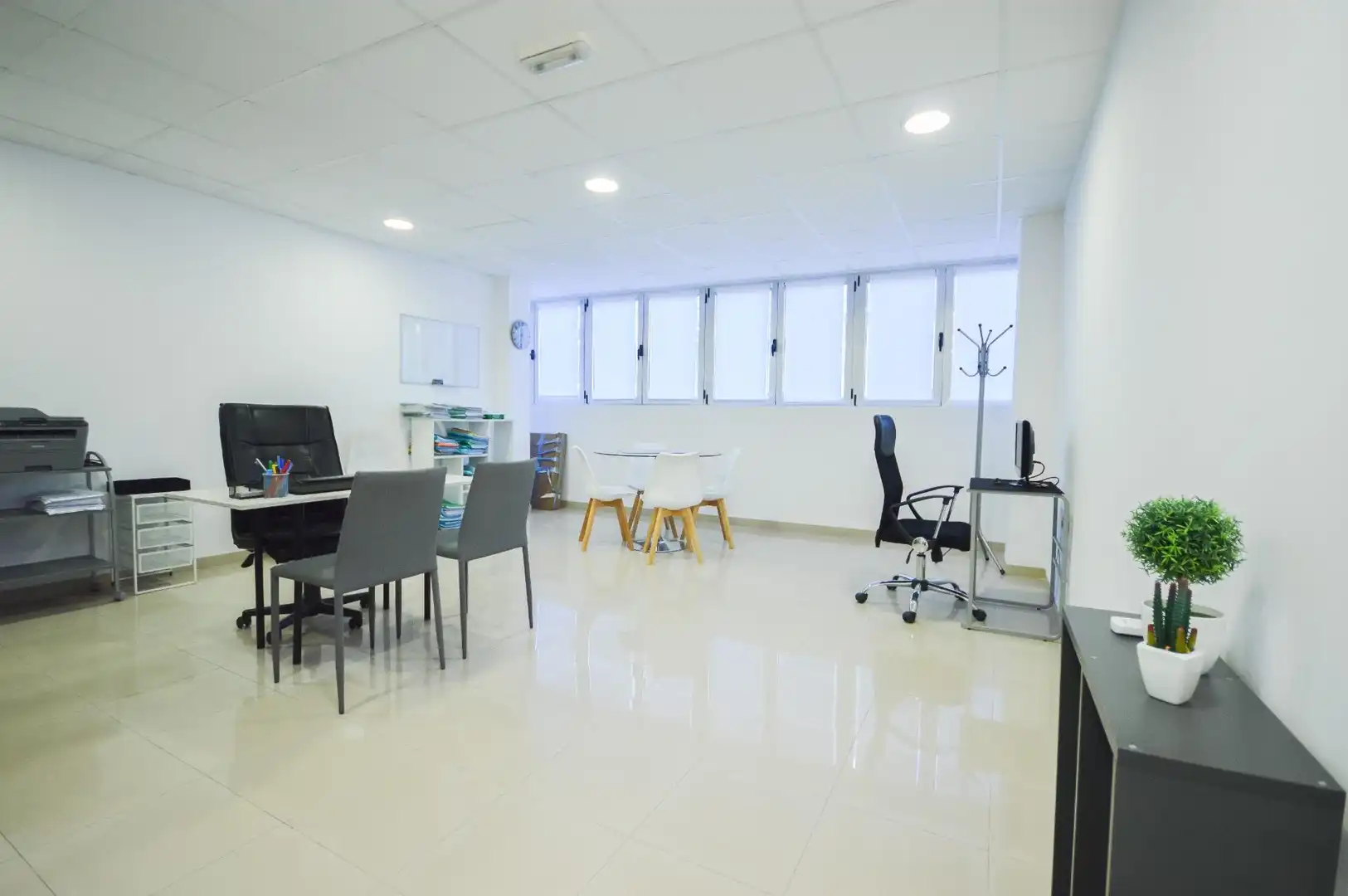 Office for sale in Roquetas de Mar  with Air Conditioner