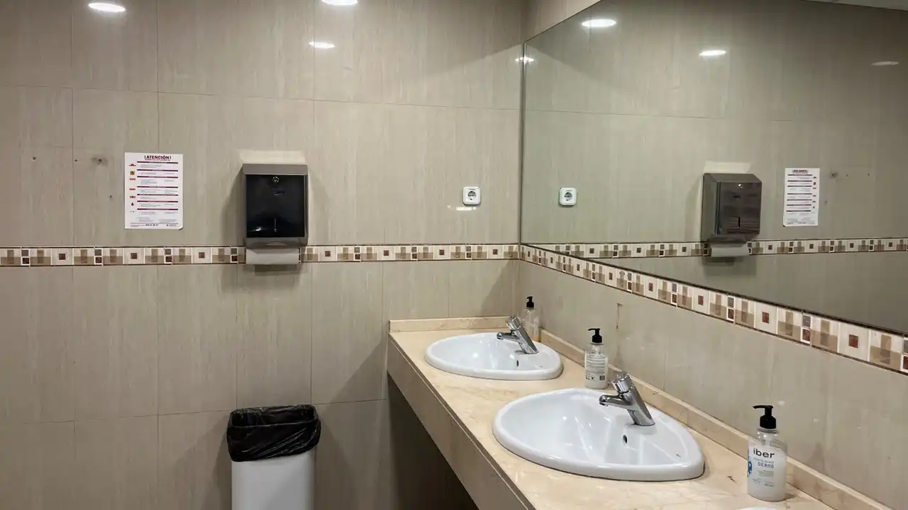 Bathroom of Industrial buildings for rent in Getafe