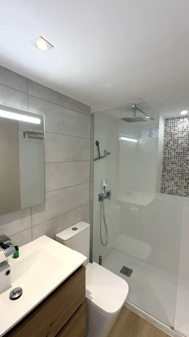 Bany de Apartament de lloguer en Marbella amb Aire condicionat, Calefacció i Piscina