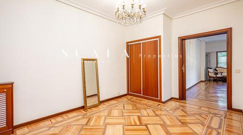 Photo 2 of Flat to rent in Casado del Alisal, Jerónimos, Madrid