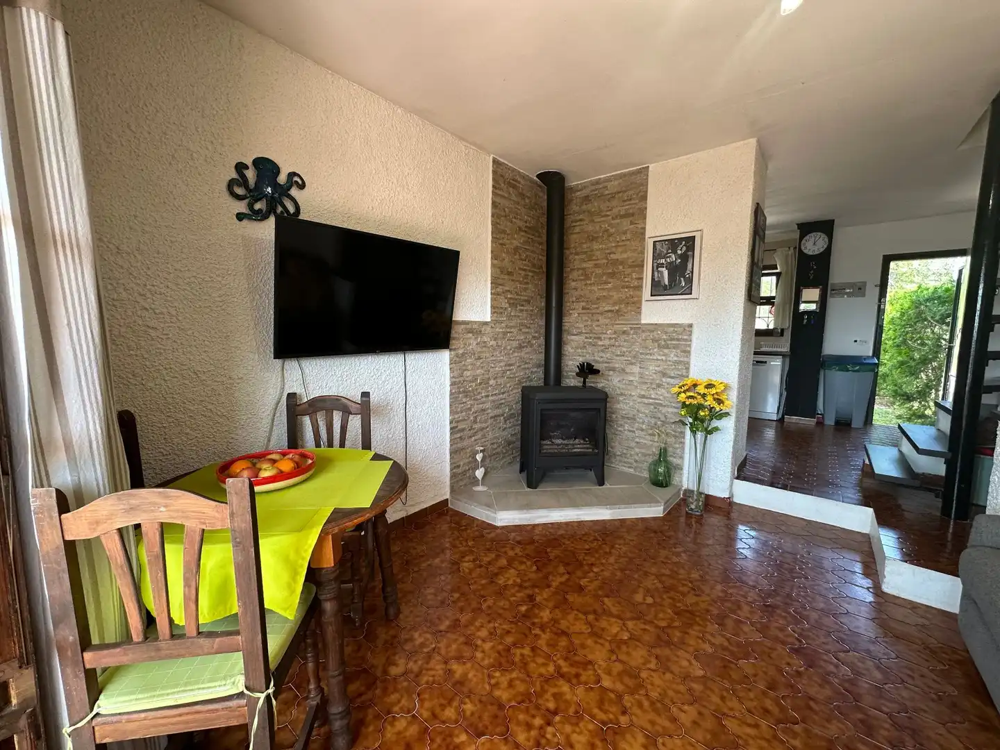 Sala de estar de Casa adosada en venta en L'Estartit con Jardín privado y Amueblado