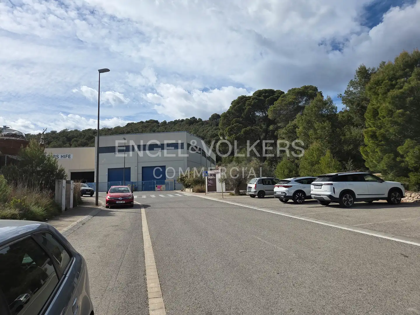 Vista exterior de Nave industrial de alquiler en Calafell