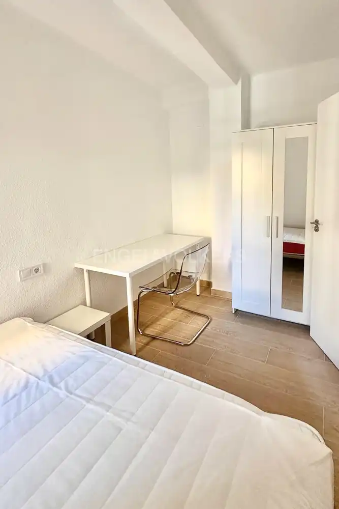 Habitación de Piso en venta en Valencia con Calefacción y Balcón