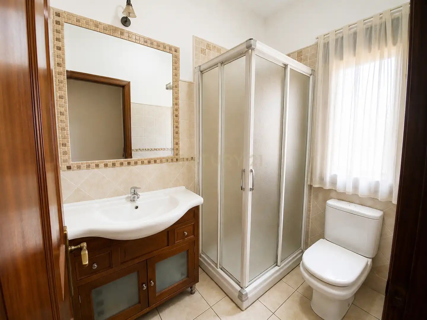 Bathroom of Houses for sale in Herrera de Alcántara  with Air Conditioner, Swimming Pool and Balcony