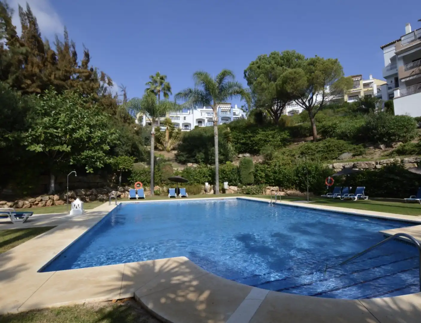 Vista exterior de Apartamento en venta en Benahavís con Aire acondicionado, Calefacción y Terraza