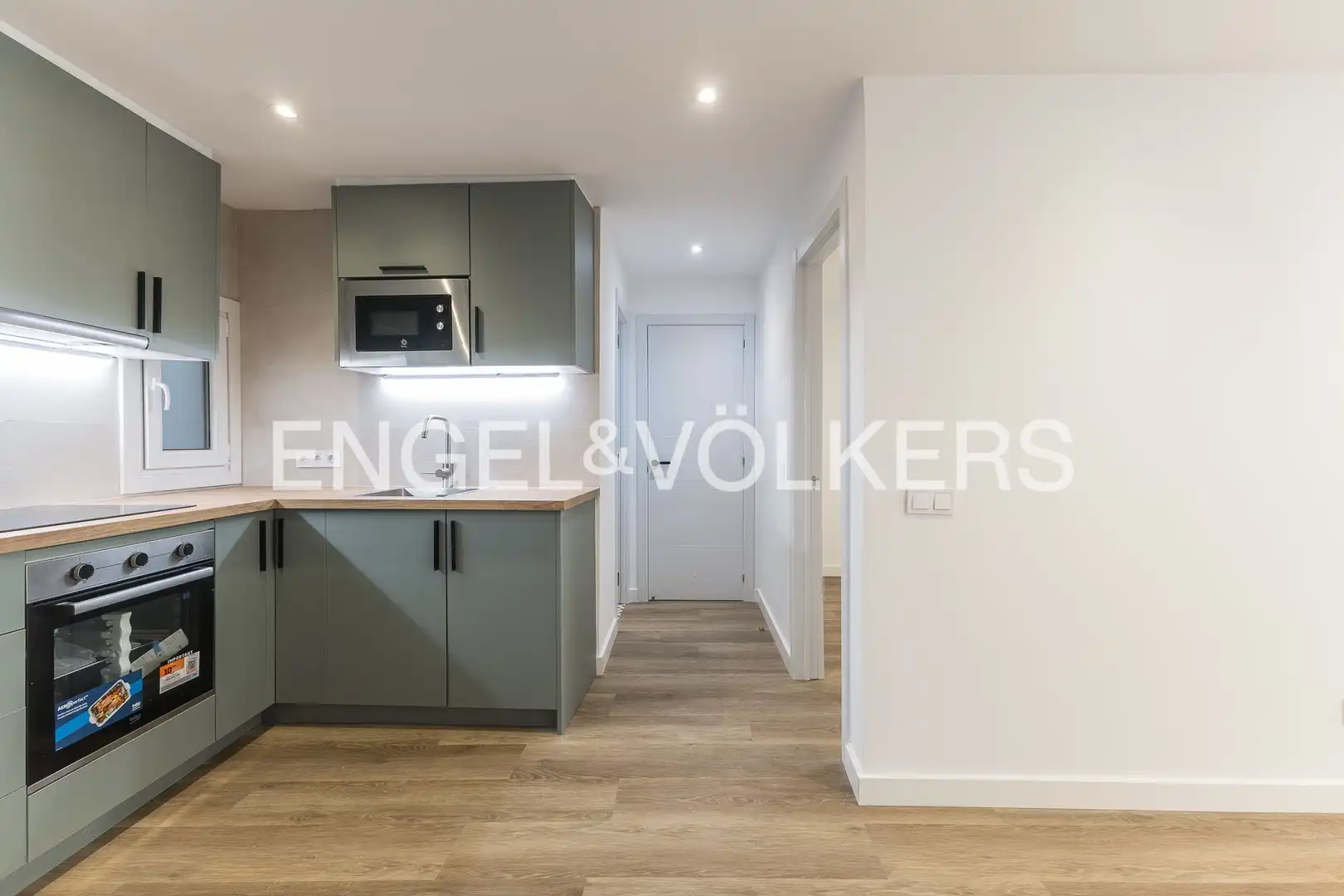 Flat for sale in L'Hospitalet de Llobregat  with Heating and Balcony