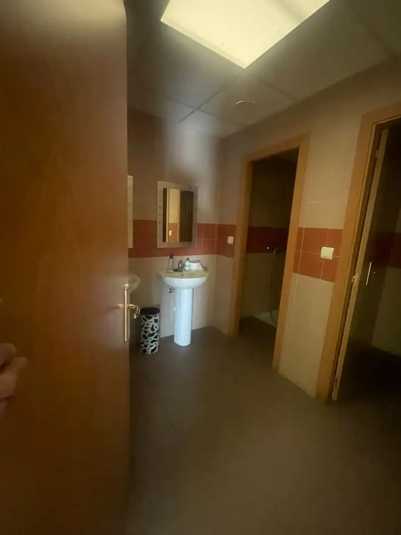 Baño de Nave industrial de alquiler en Valladolid