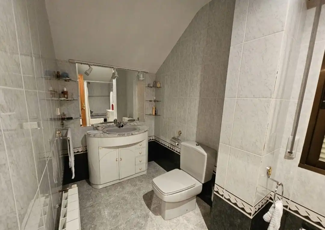 Baño de Casa o chalet en venta en Congosto con Calefacción, Jardín privado y Trastero