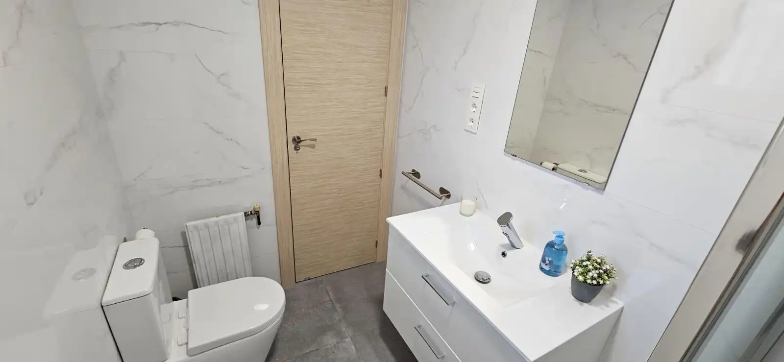 Bathroom of Detached homes for rent in Granada
