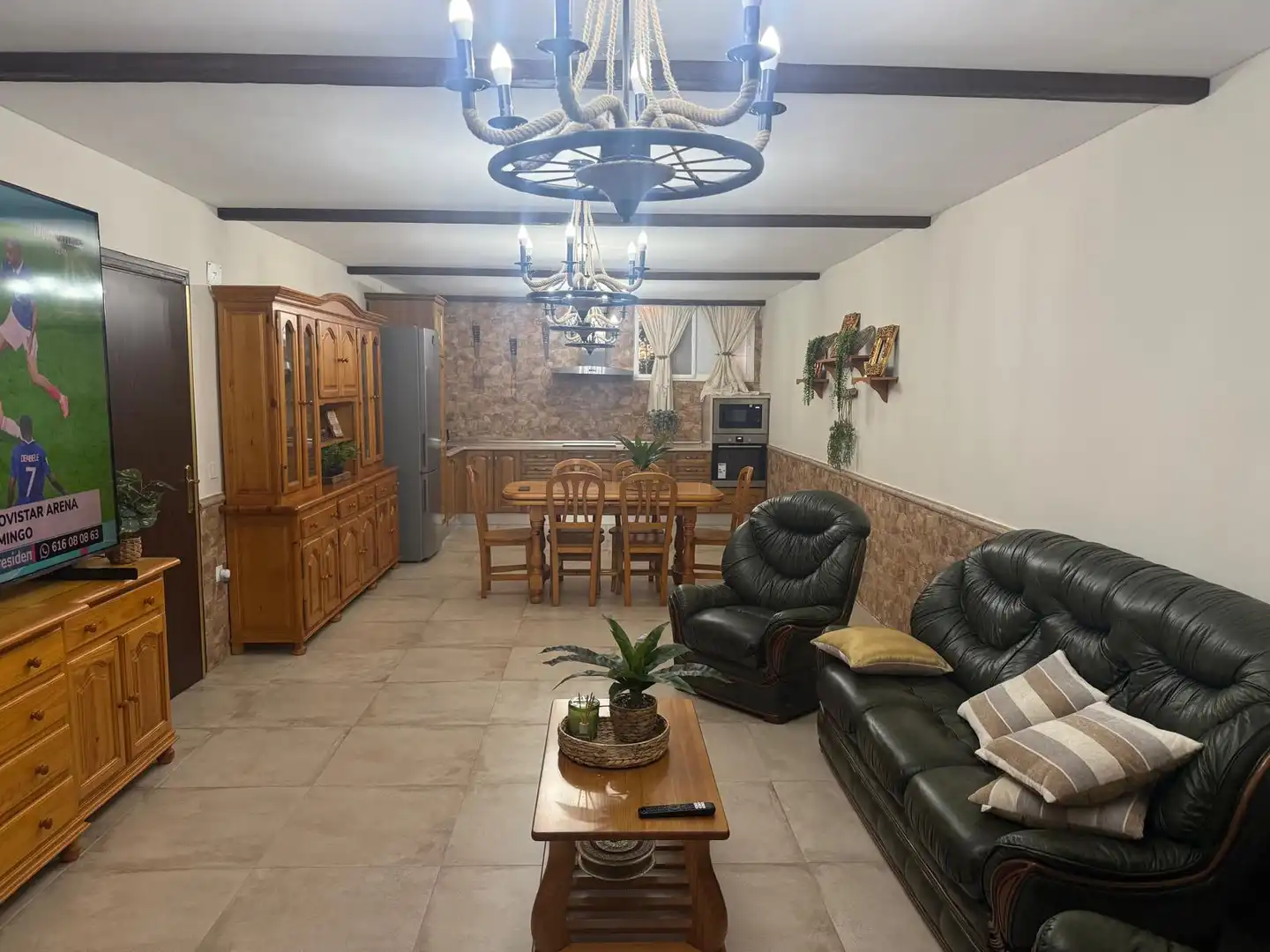 Sala de estar de Casa o chalet en venta en Casarrubuelos con Aire acondicionado, Calefacción y Piscina