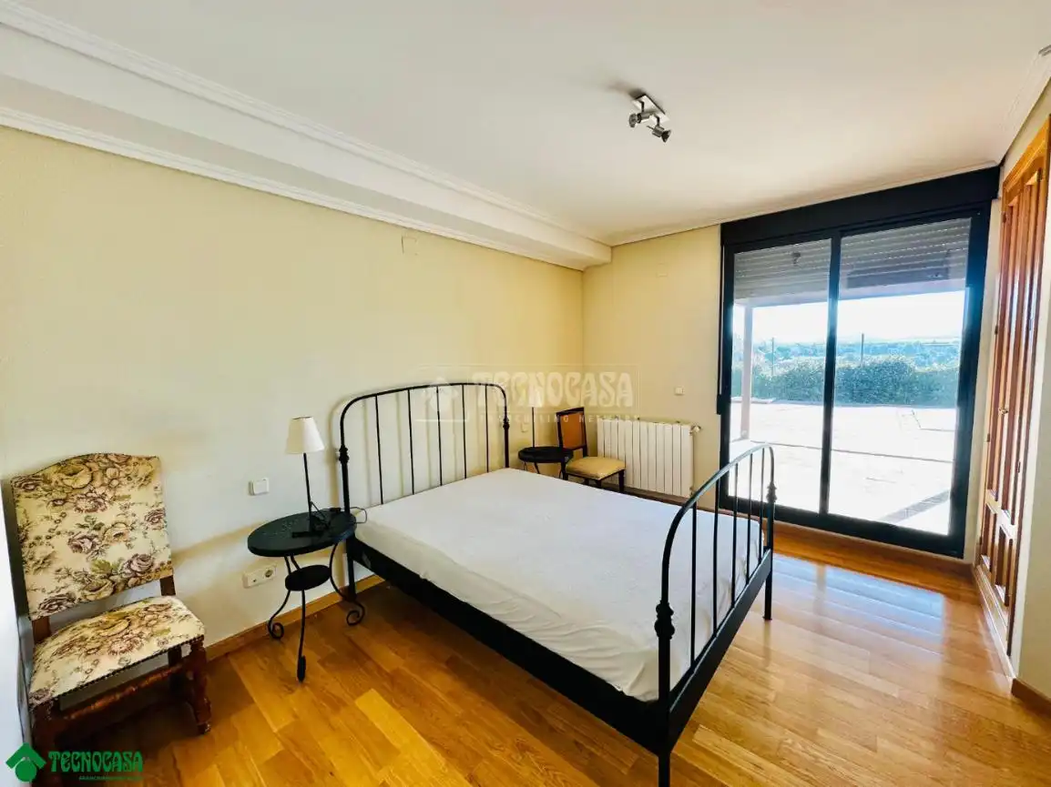 Habitación de Casa o chalet en venta en Layos con Calefacción y Jardín privado