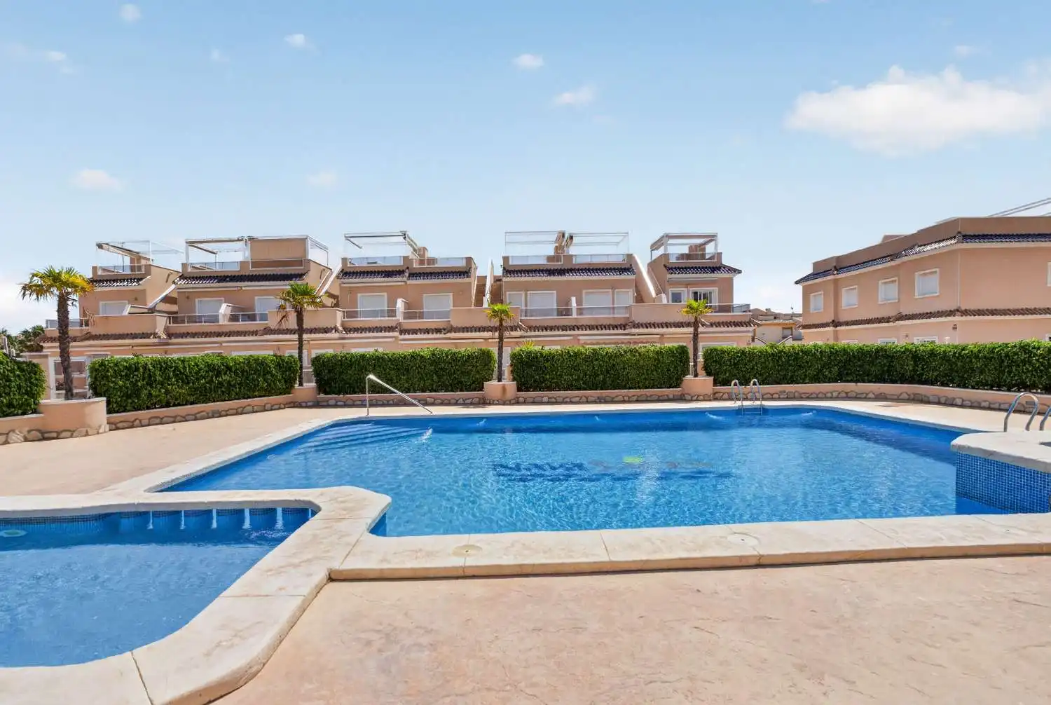 Piscina de Casa adosada en venta en Orihuela con Aire acondicionado, Calefacción y Terraza