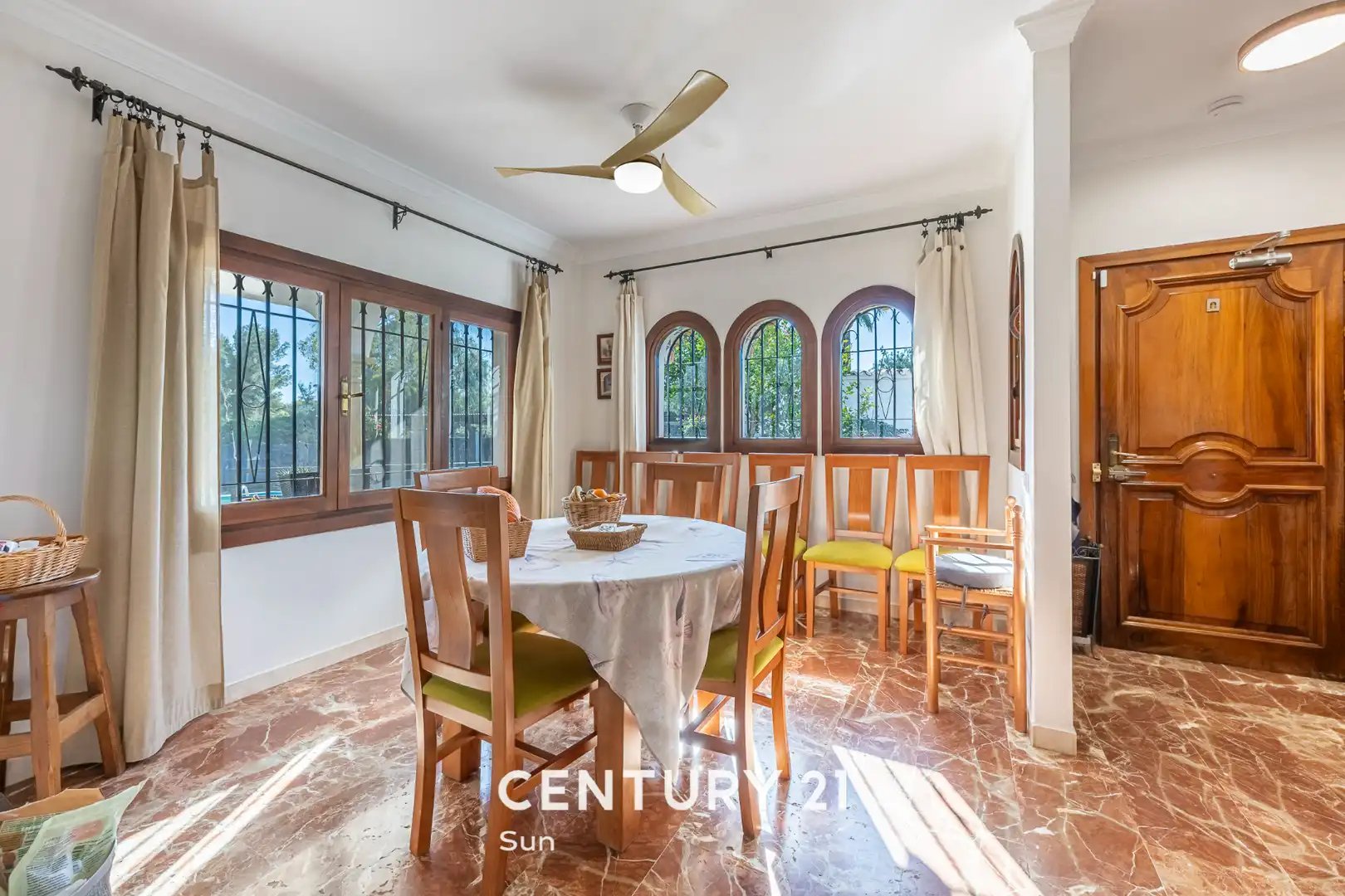 Esszimmer von Country house zum Verkauf in Marbella mit Privatgarten und Balkon