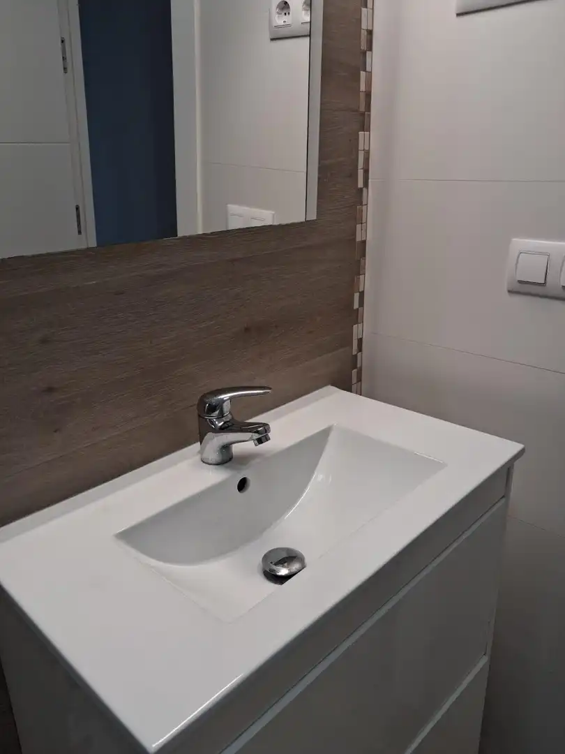 Baño de Piso de alquiler en Cádiz con Aire acondicionado y Balcón