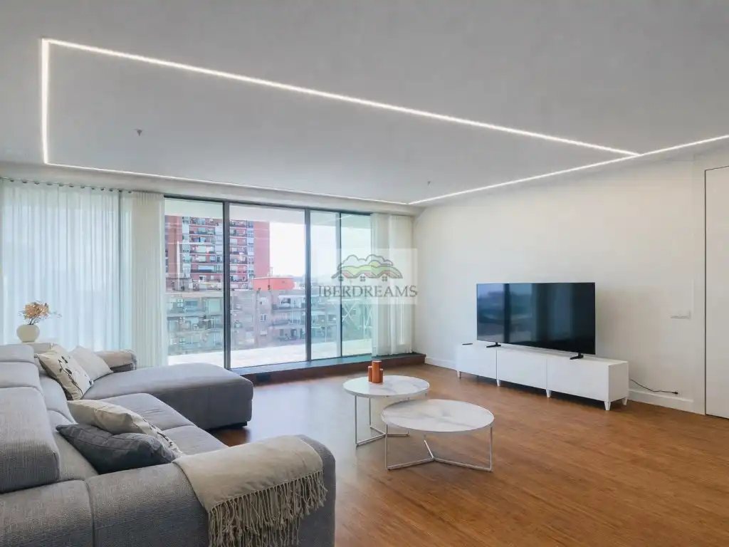 Sala de estar de Piso en venta en Barcelona con Jardín privado, Terraza y Piscina
