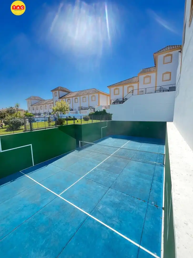 Außenansicht von Einfamilien-Reihenhaus zum Verkauf in Islantilla mit Klimaanlage, Heizung und Terrasse