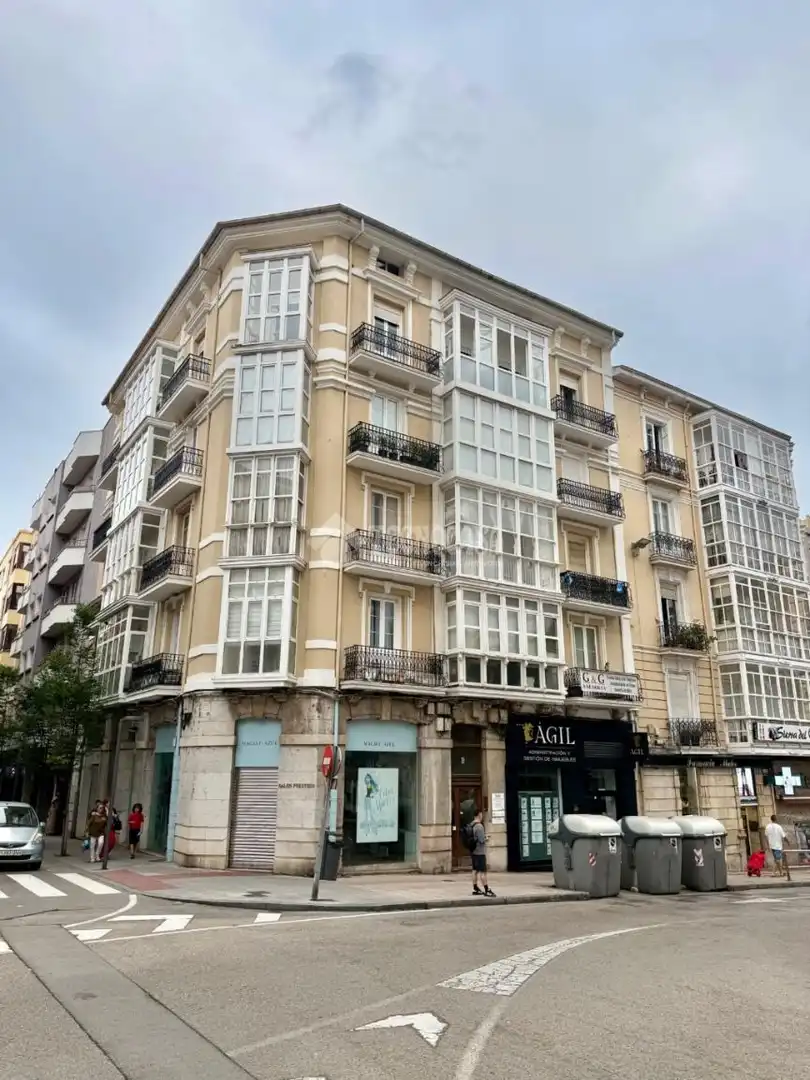 Vista exterior de Pis en venda en Santander