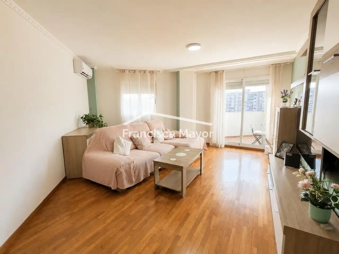 Sala d'estar de Pis en venda en Valencia amb Aire condicionat, Terrassa i Balcó