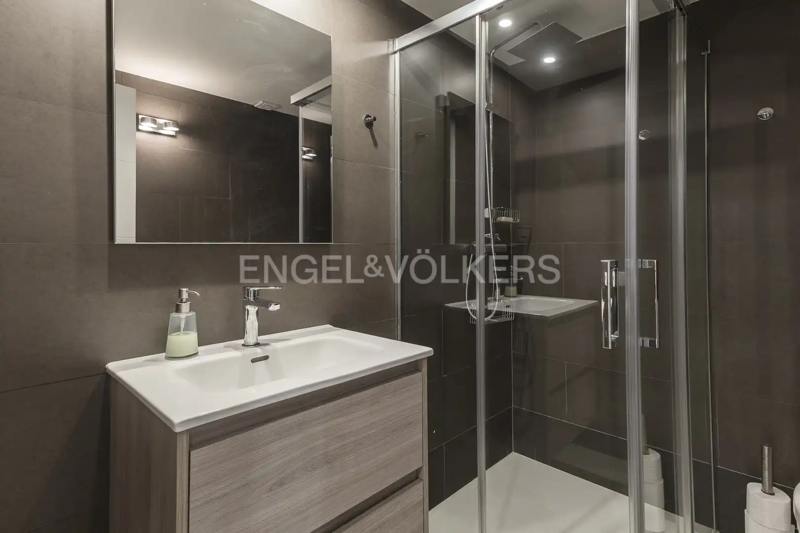 Baño de Piso en venta en Barcelona con Aire acondicionado, Calefacción y Jardín privado