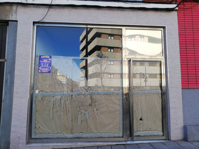 Local comercial en Venta en Avenida de Alemania en El Carbayedo - El Quirinal