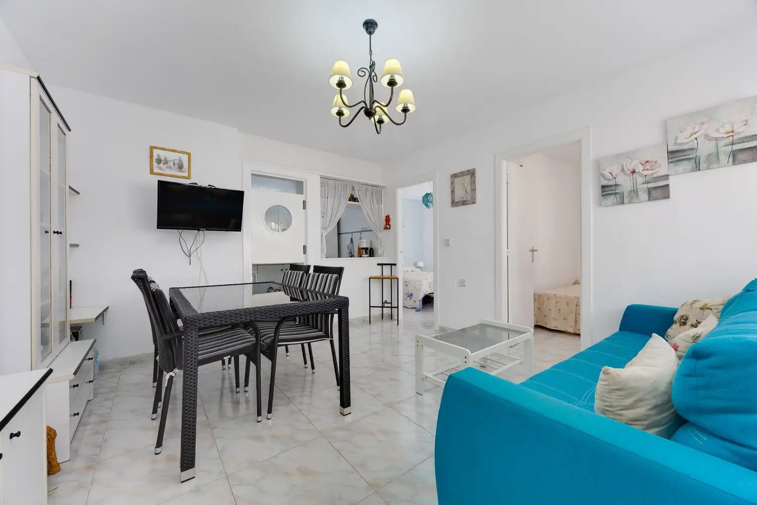 Sala d'estar de Casa adosada en venda en Torrevieja amb Terrassa, Moblat i Piscina comunitària