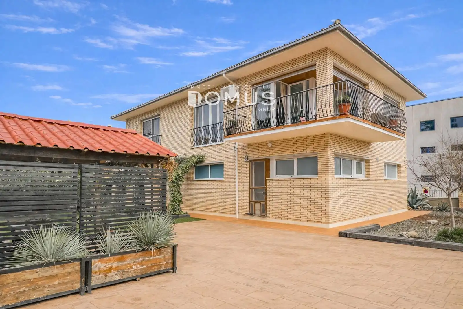 Exterior view of Houses for sale in Besalú  with Air Conditioner, Private garden and Terrace