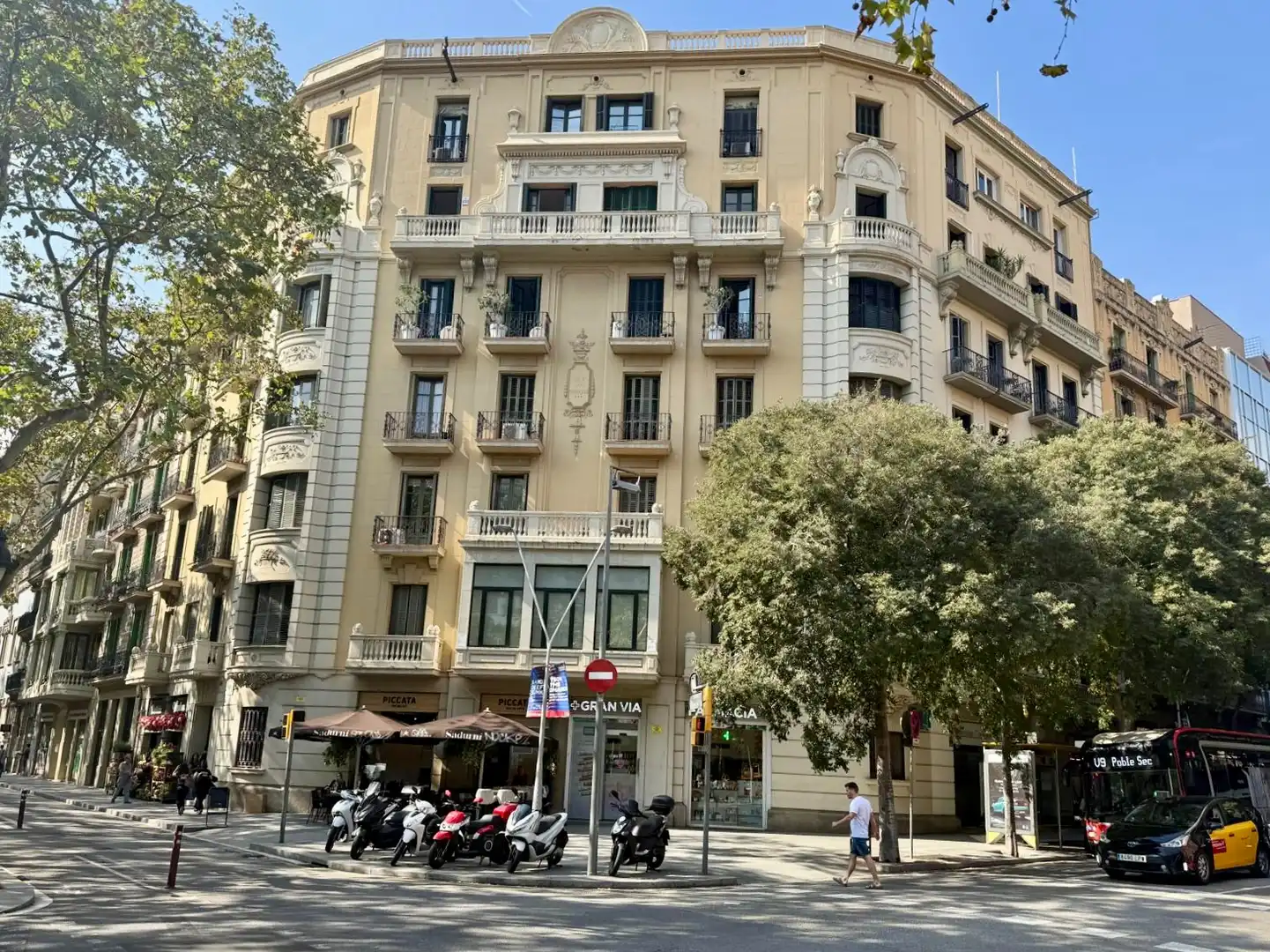 Vista exterior de Piso en venta en Barcelona con Balcón