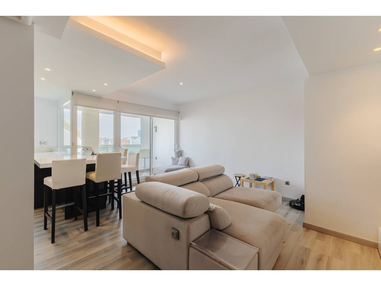 Living room of Flat for sale in  Valencia Capital  with Air Conditioner, Terrace and Furnished