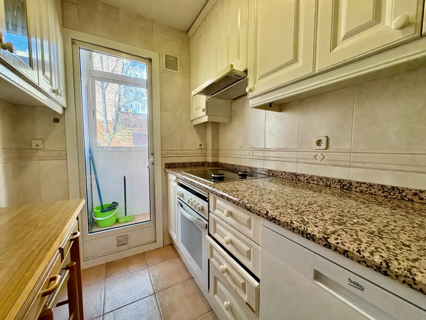 Küche von Wohnung zum Verkauf in Madrid mit Klimaanlage, Heizung und Parkett