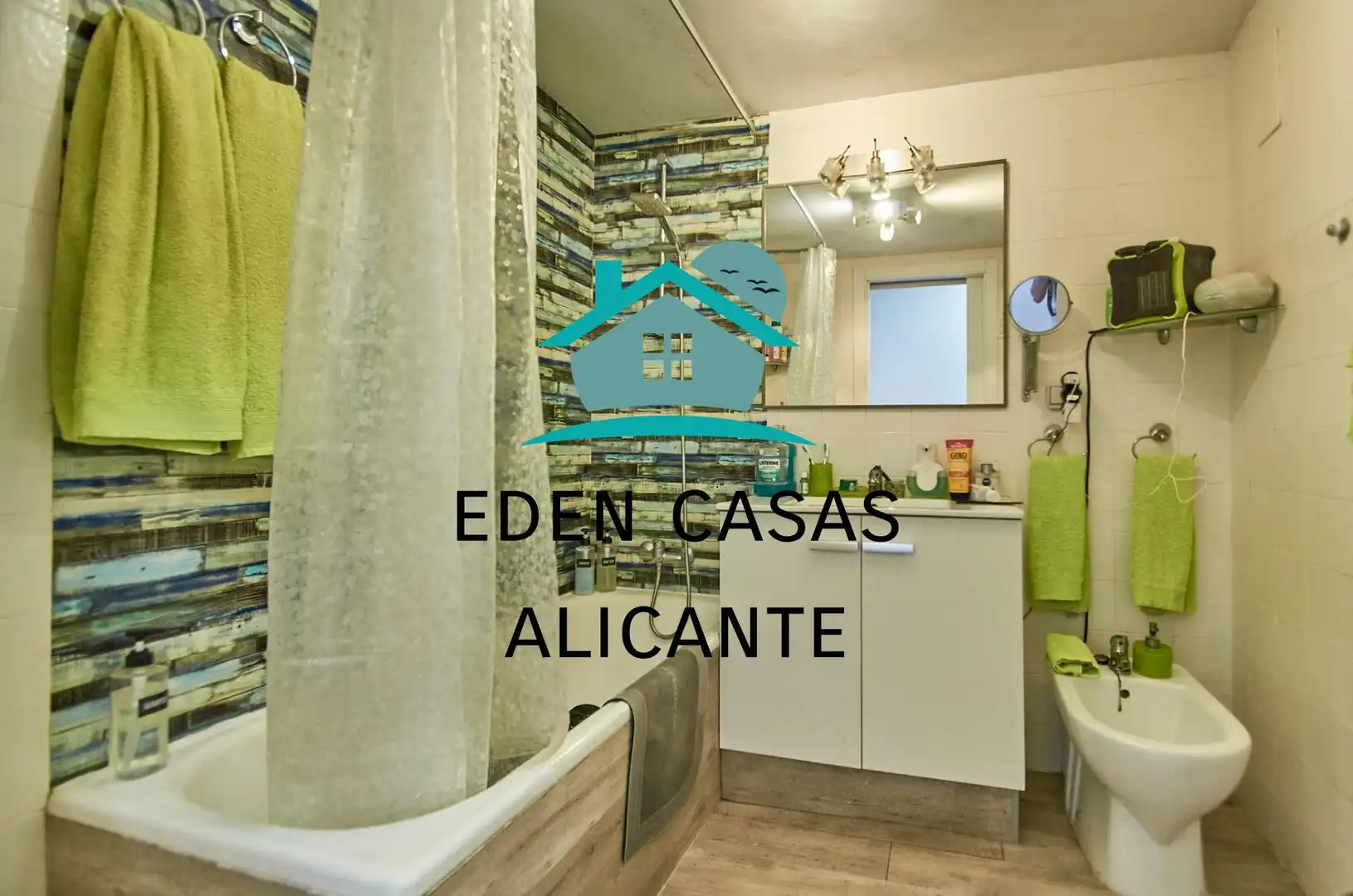 Badezimmer von Wohnungen zum Verkauf in Alicante / Alacant mit Klimaanlage, Heizung und Privatgarten