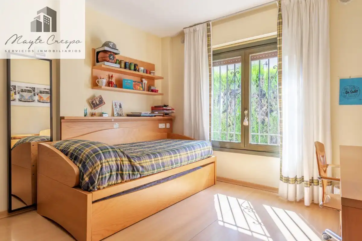 Habitación de Casa o chalet en venta en La Zubia con Aire acondicionado, Calefacción y Jardín privado