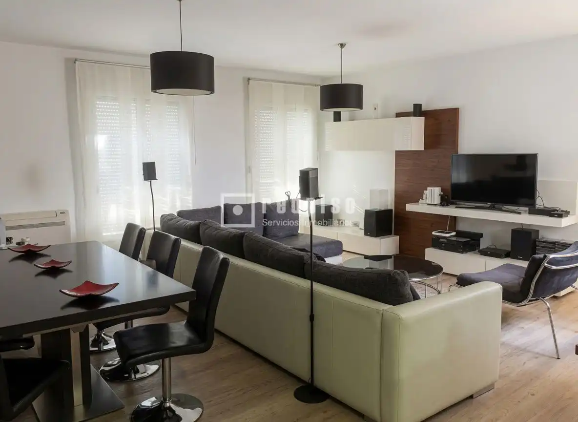 Sala d'estar de Dúplex en venda en Casarrubios del Monte amb Aire condicionat, Calefacció i Parquet