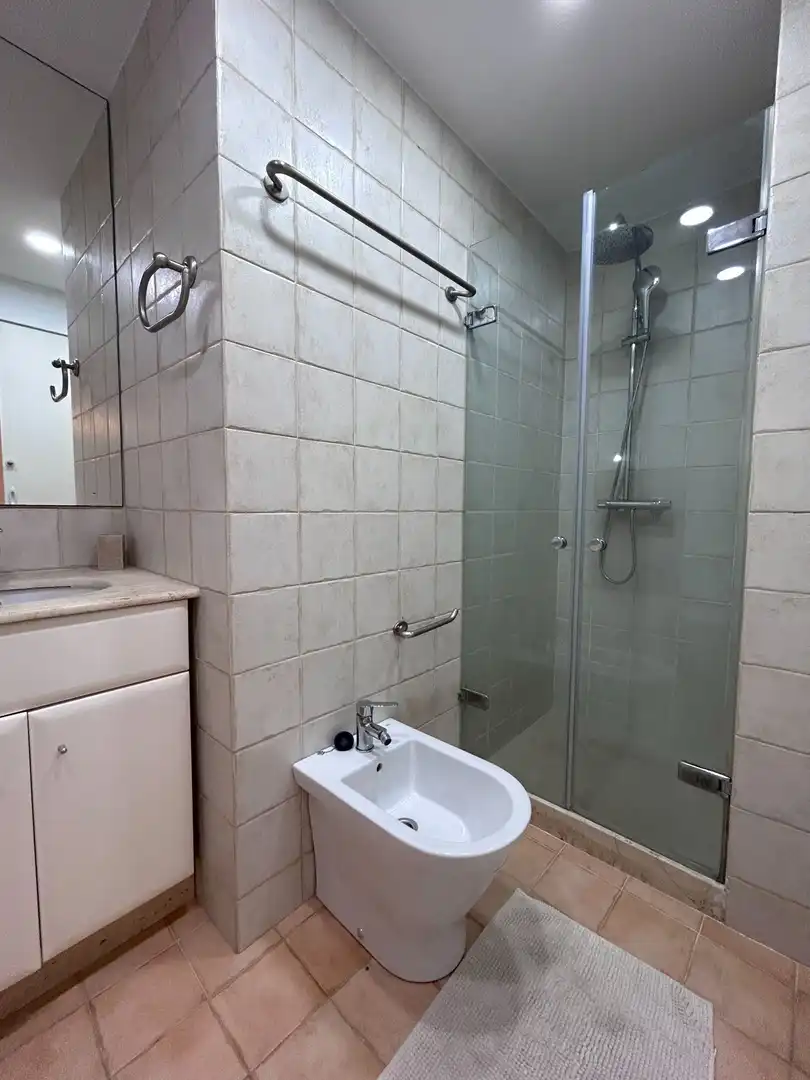 Baño de Dúplex de alquiler en Sitges con Aire acondicionado, Terraza y Amueblado