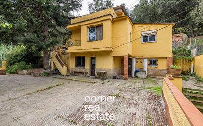 Vista exterior de Casa o xalet en venda en Sant Cugat del Vallès amb Calefacció, Jardí privat i Terrassa