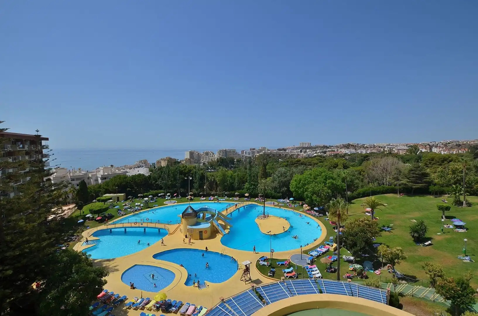 Piscina de Apartamento en venta en Benalmádena con Aire acondicionado, Terraza y Amueblado