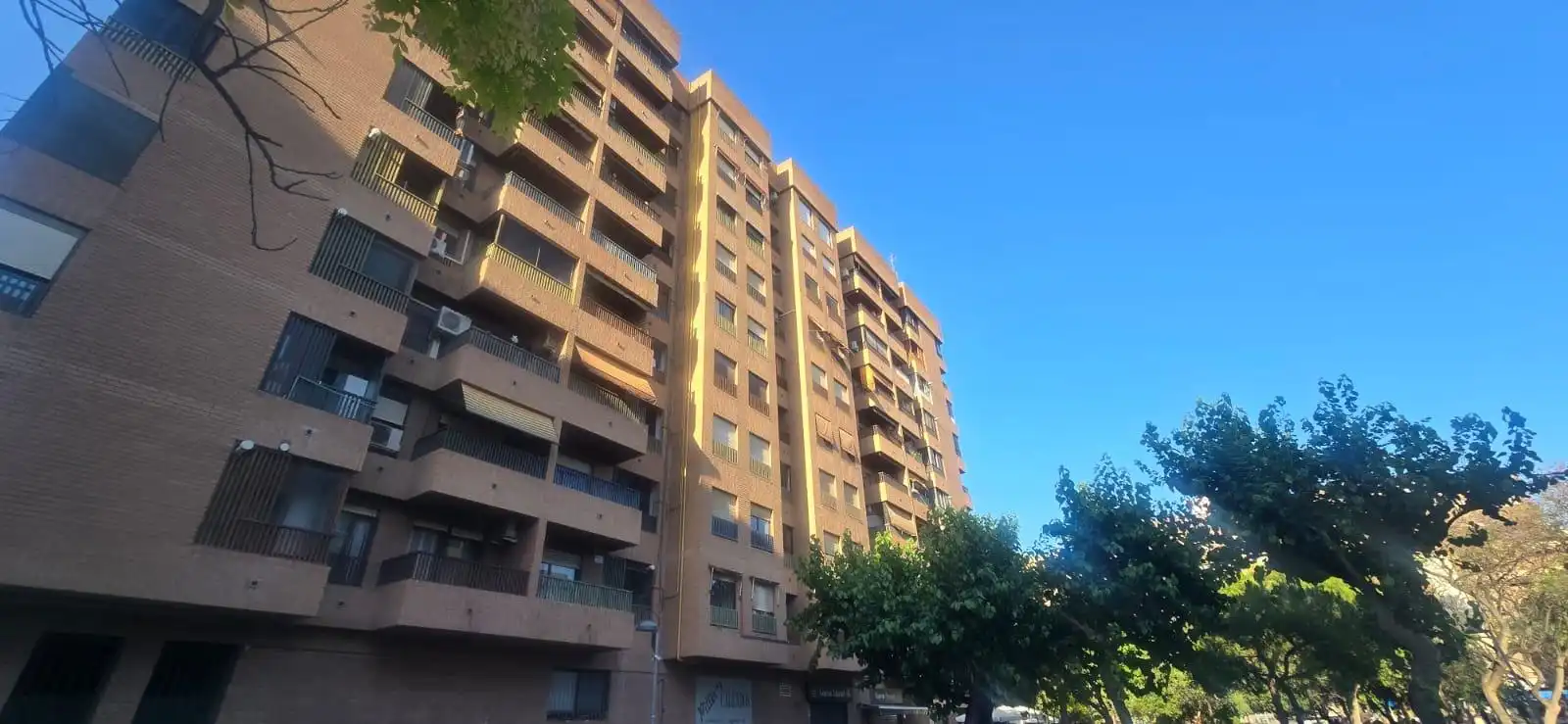 Außenansicht von Wohnung zum Verkauf in Valencia mit Klimaanlage, Heizung und Möbliert