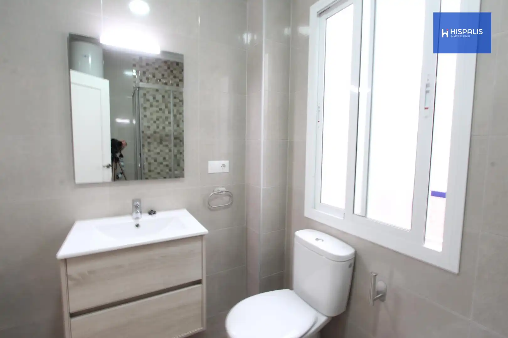 Bathroom of Ground floor for sale in Sevilla  with Air Conditioner and Heating