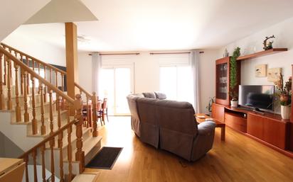 Living room of Single-family semi-detached for sale in  Barcelona Capital  with Heating, Parquet flooring and Terrace