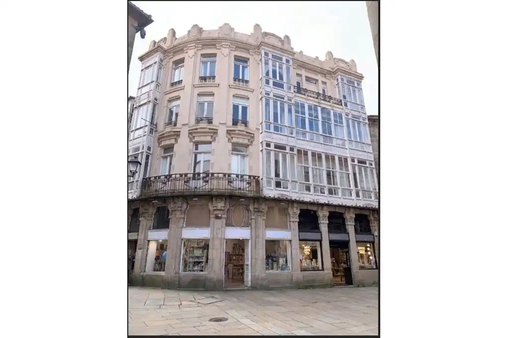 Vista exterior de Edificio en venta en Santiago de Compostela 