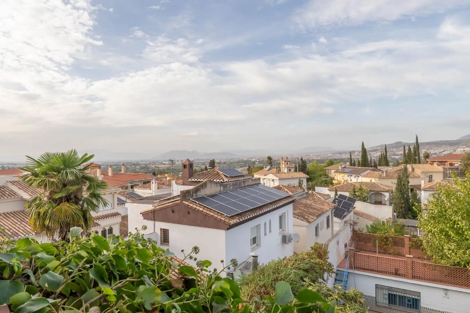 Vista exterior de Casa o xalet en venda en La Zubia amb Calefacció, Jardí privat i Terrassa