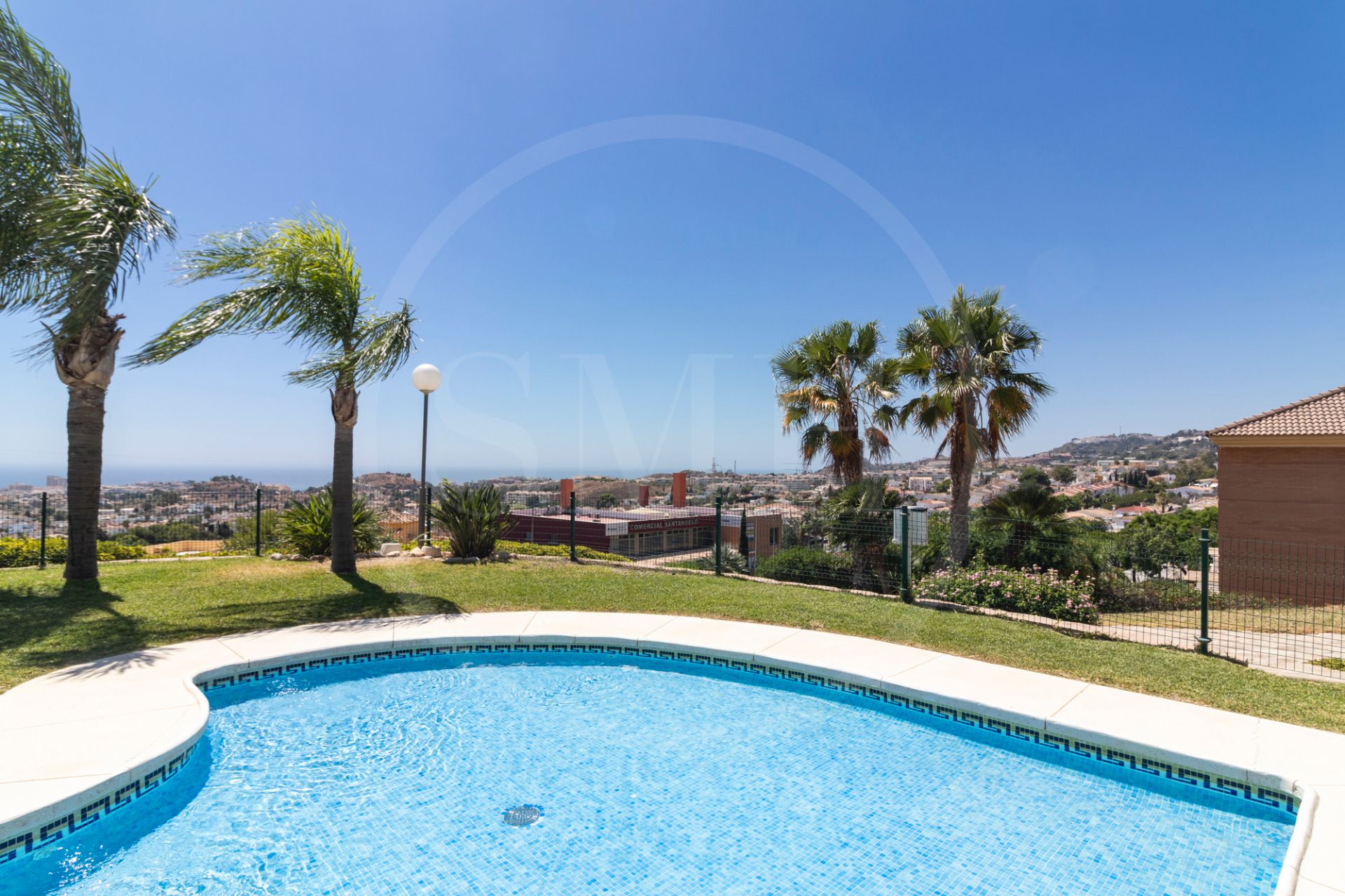 Vista exterior de Apartament en venda en Benalmádena amb Aire condicionat, Terrassa i Traster