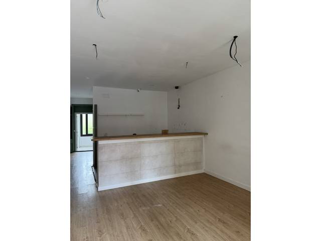Local comercial en Alquiler en Calle Santa Anna en Centelles