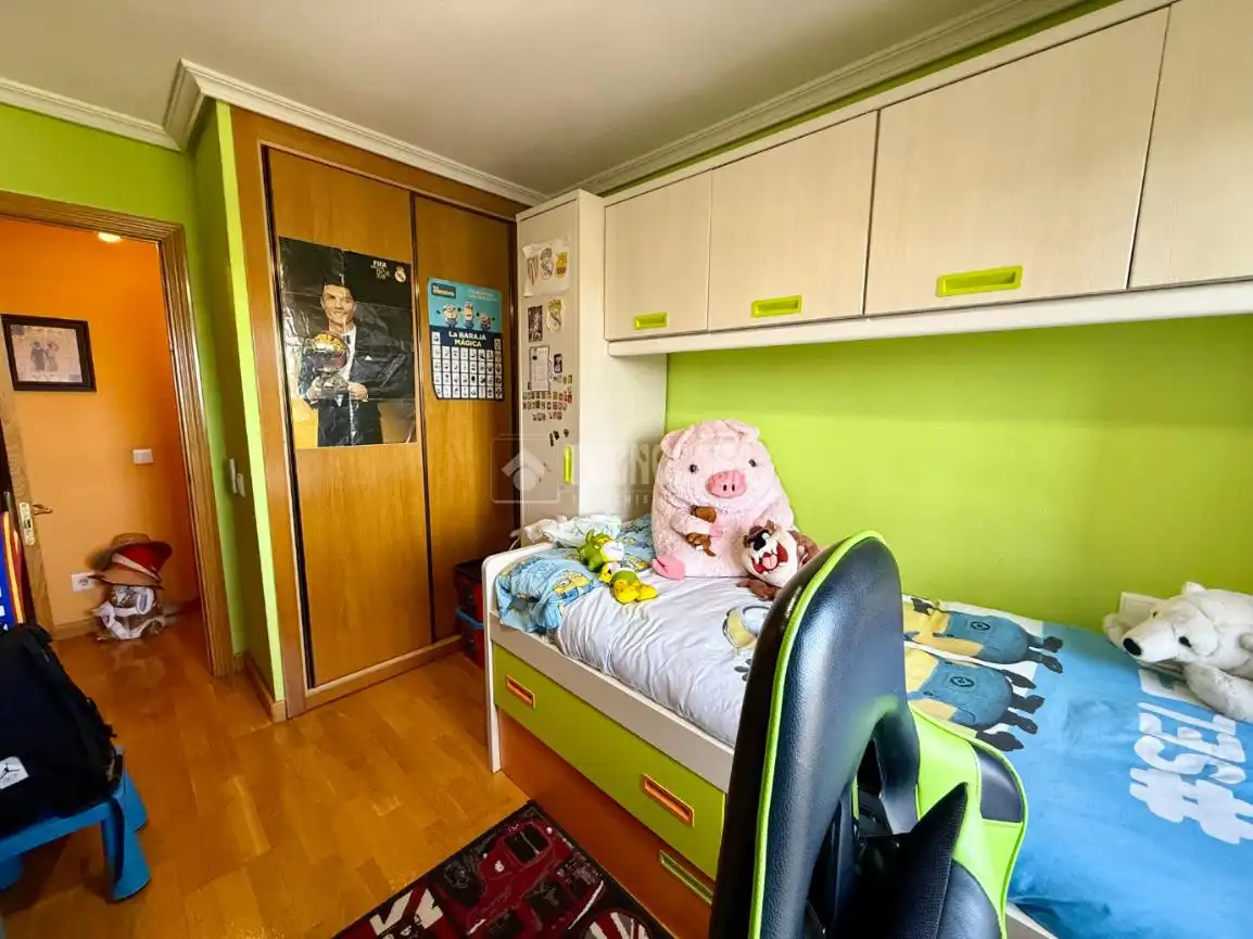 Bedroom of Flat for sale in Madrid  with Air Conditioner and Heating