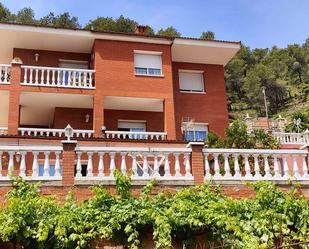 Vista exterior de Casa o xalet en venda en Vallirana amb Terrassa i Piscina
