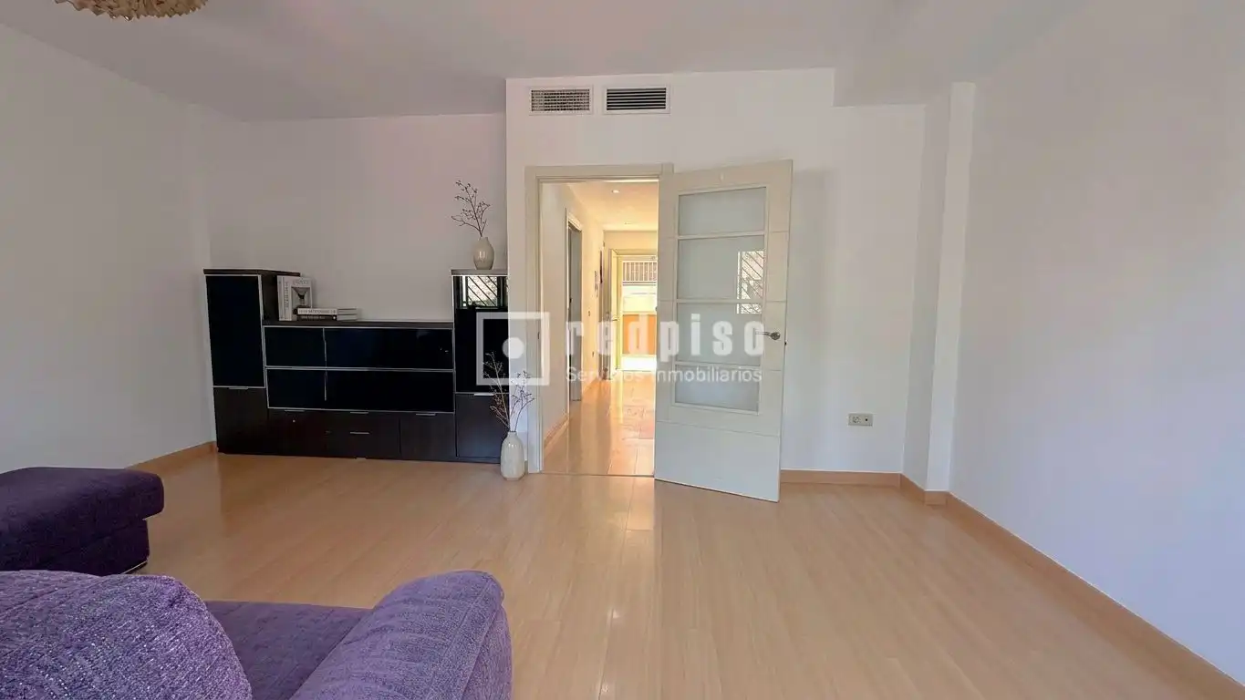 Sala d'estar de Casa o xalet de lloguer en Málaga amb Aire condicionat, Calefacció i Jardí privat