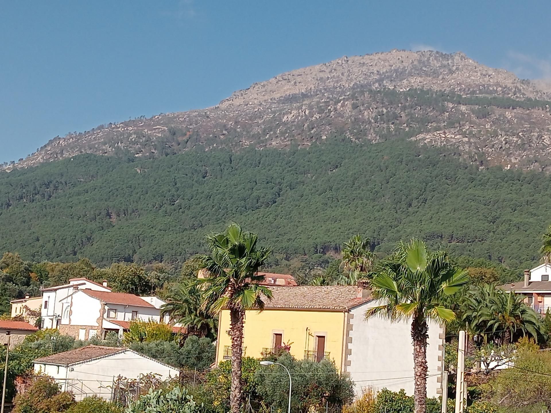 Vista exterior de Pis en venda en Lanzahíta amb Aire condicionat, Terrassa i Balcó